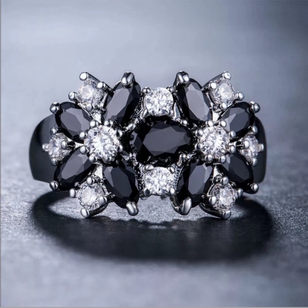 Elegant Black and Silver Floral Ring